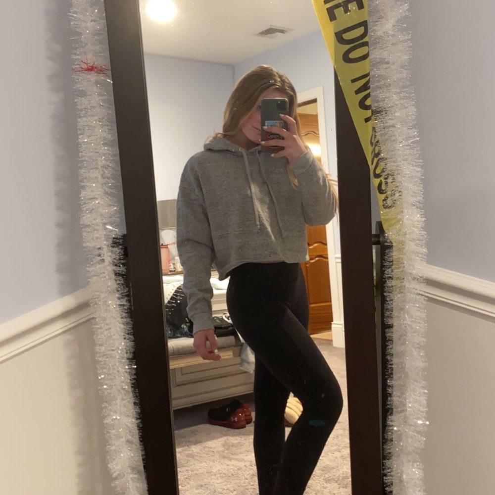 Forever 21 crop top sweatshirt